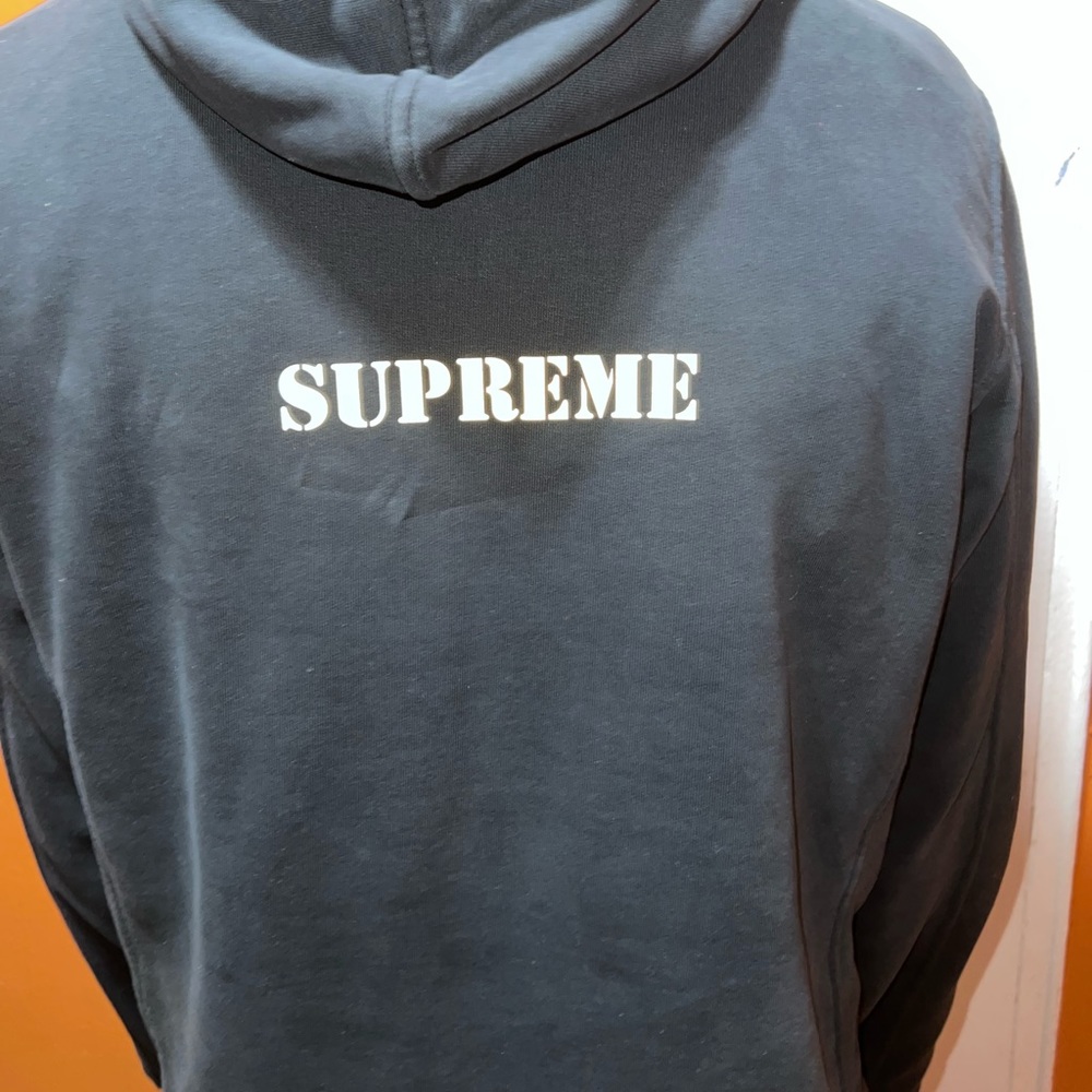 Very nice hoodie like new only wear 3 times